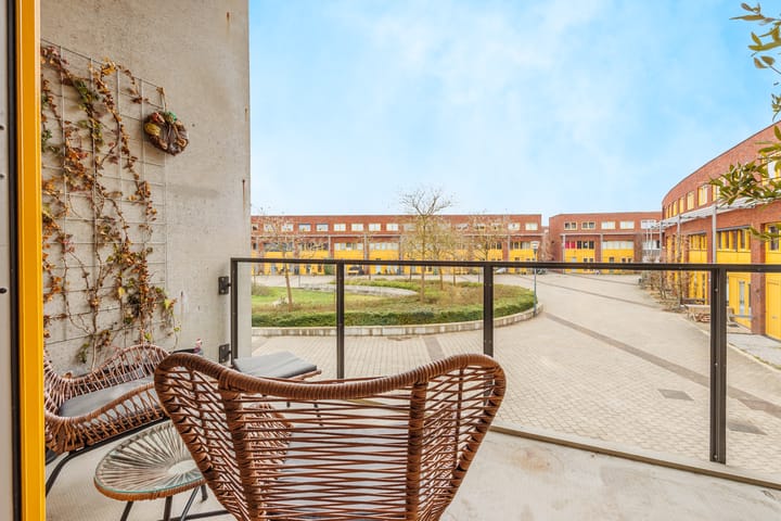 Photo 32 of John Lennonstraat 41