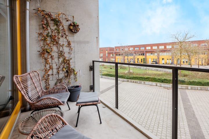 Photo 33 of John Lennonstraat 41