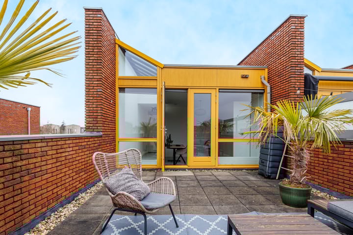 Photo 46 of John Lennonstraat 41