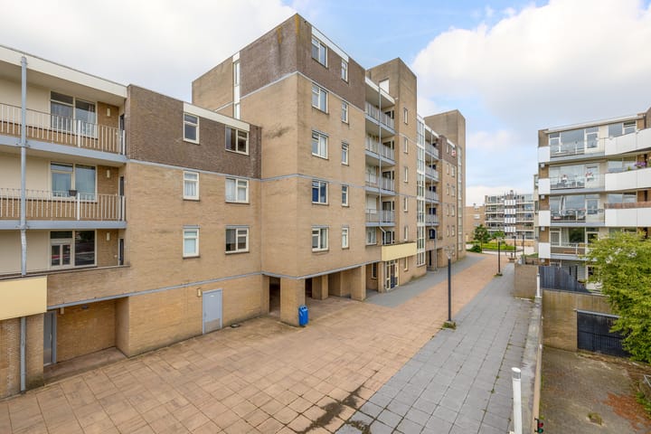 Henry Moorepassage 252