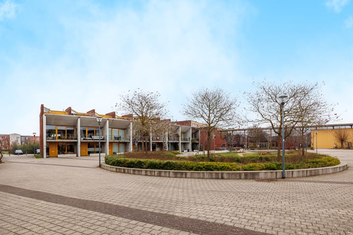 Photo 56 of John Lennonstraat 41