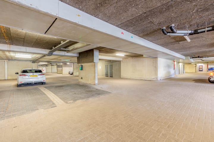 Foto 39 van Henry Moorepassage 252