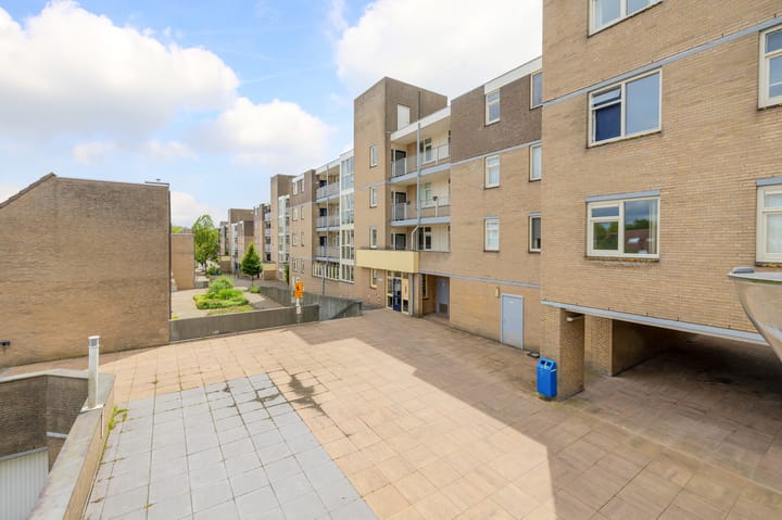 Foto 7 van Henry Moorepassage 252