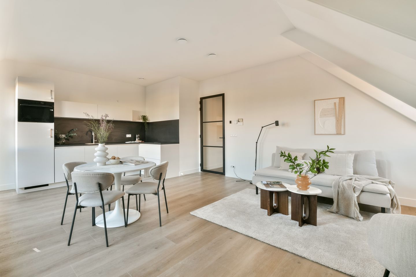 Foto 4 van Kerkplein 4-H