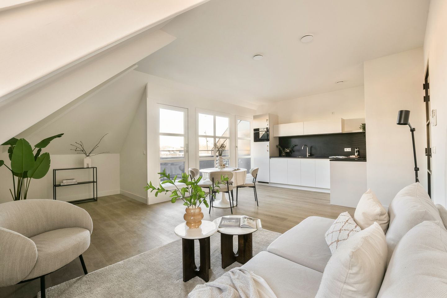 Foto 5 van Kerkplein 4-H