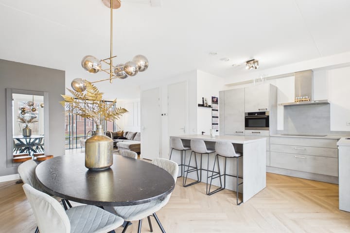 Foto 3 van Koninginnepage 26