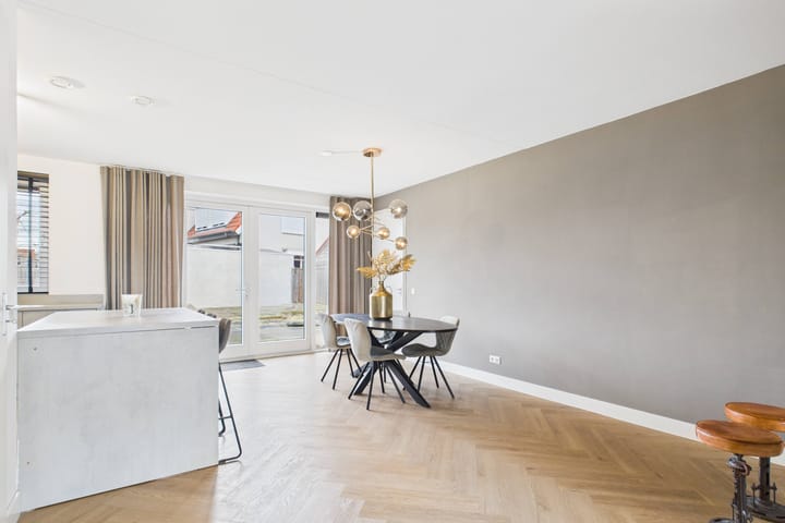 Foto 9 van Koninginnepage 26