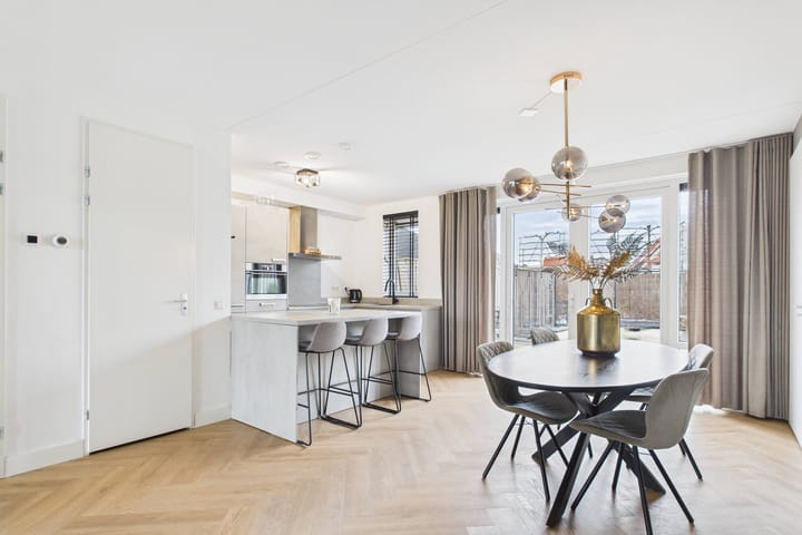 Foto 10 van Koninginnepage 26