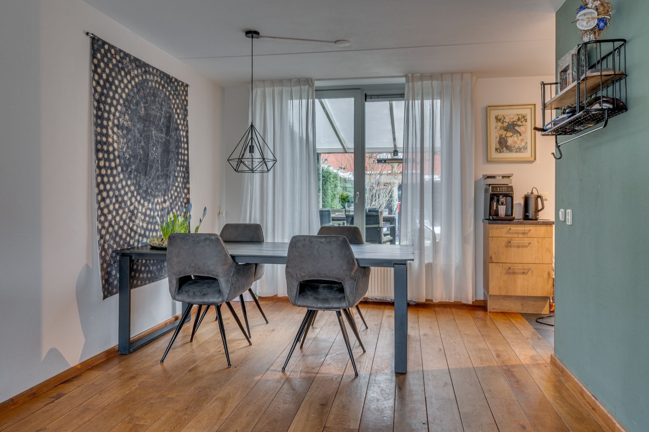 Photo 12 of Zwanenstraat 47