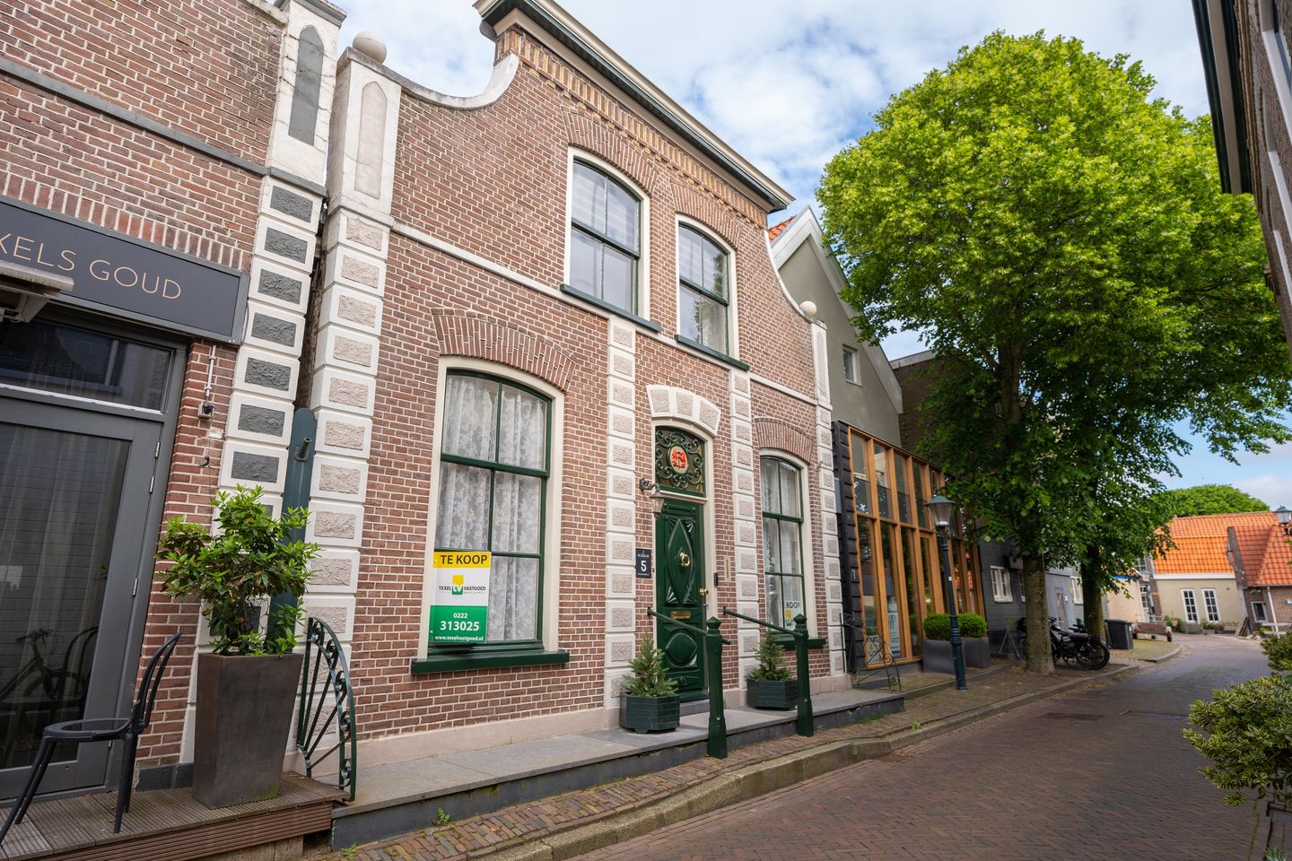 View photo 2 of Gravenstraat 5