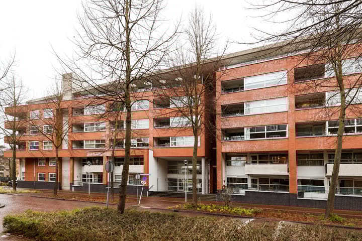 Photo 21 of Henriëtte Roland Holststraat 11