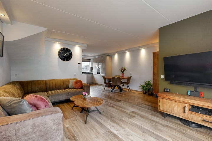 Photo 5 of Vogelkers 8