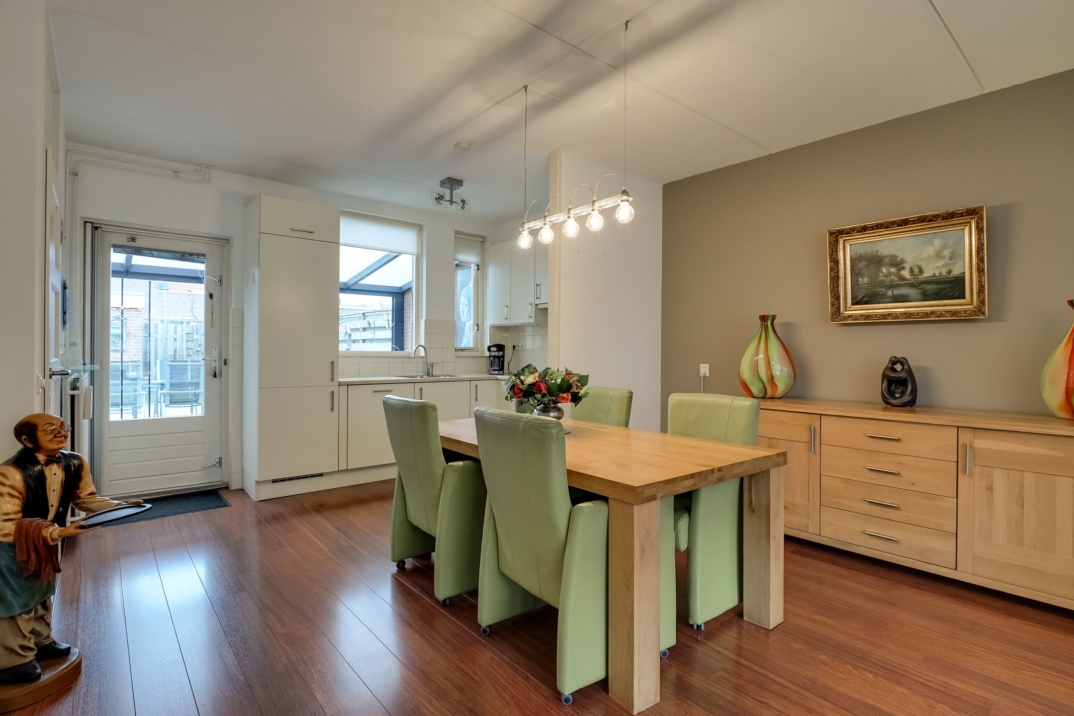 Photo 6 of Butterwoud 105