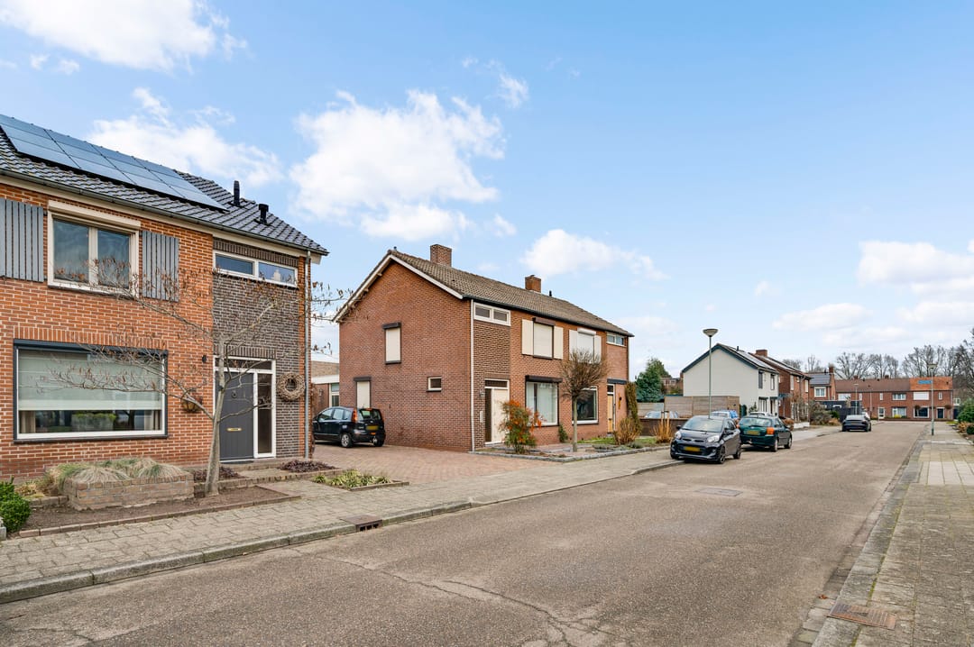 Photo 8 of Van Reiffenburgstraat 3