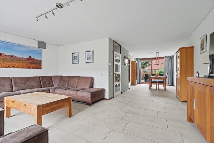 Foto 11 van Van de Veldestraat 5