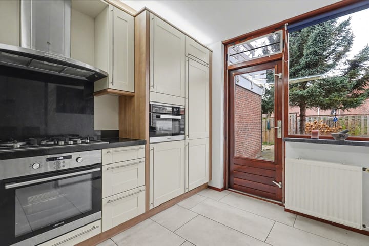 Foto 16 van Van de Veldestraat 5