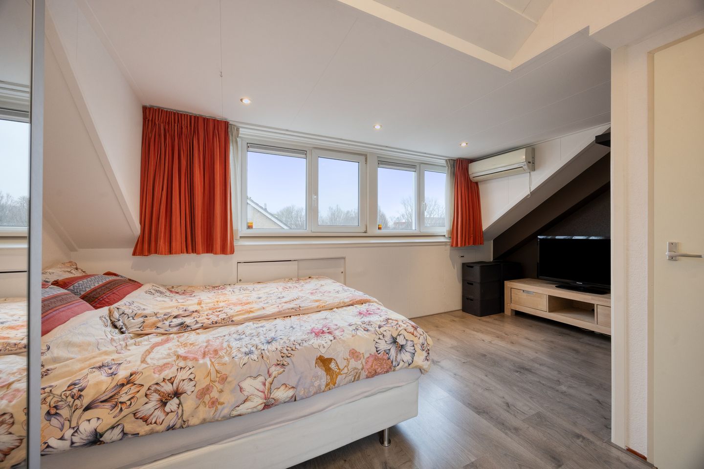 Foto 25 van Henriëtte Roland Holststraat 20