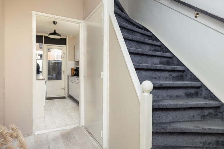 Photo 16 of Mezenstraat 13