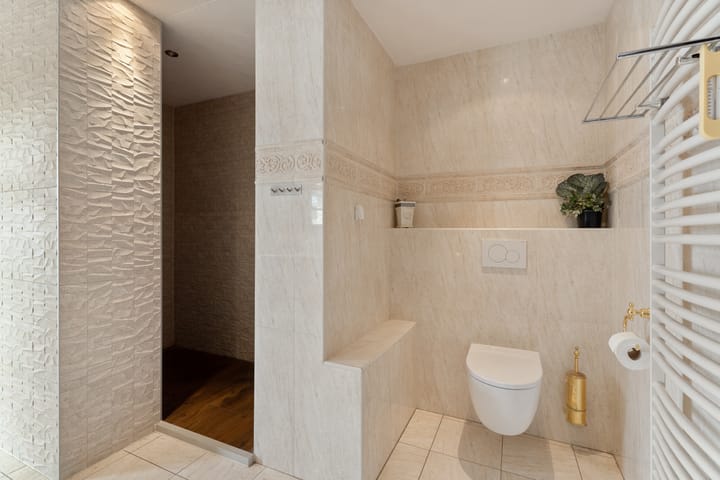 Foto 32 van Korenbeursstraat 4