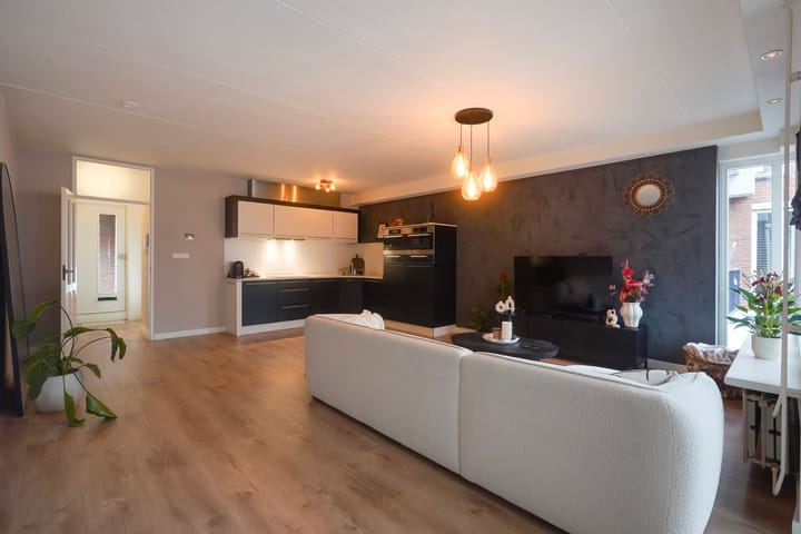 Foto 5 van Van Tijnplein 2