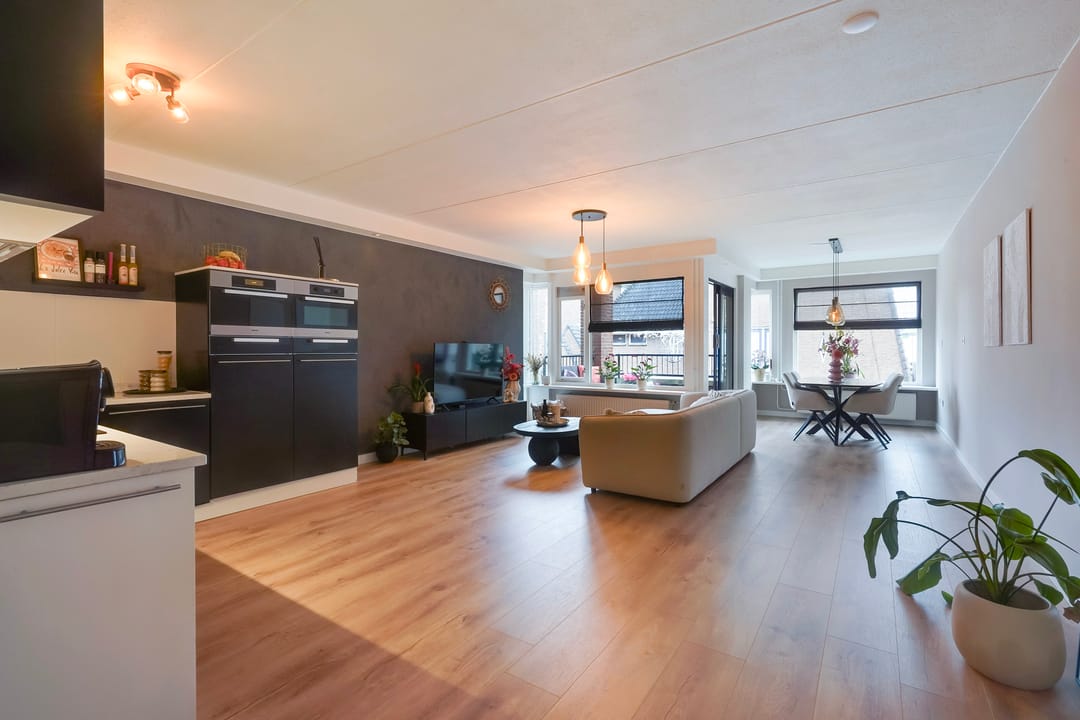 Foto 11 van Van Tijnplein 2