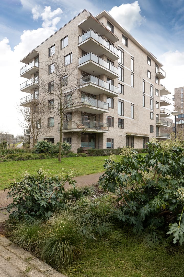 Photo 21 of Faas Wilkesstraat 6