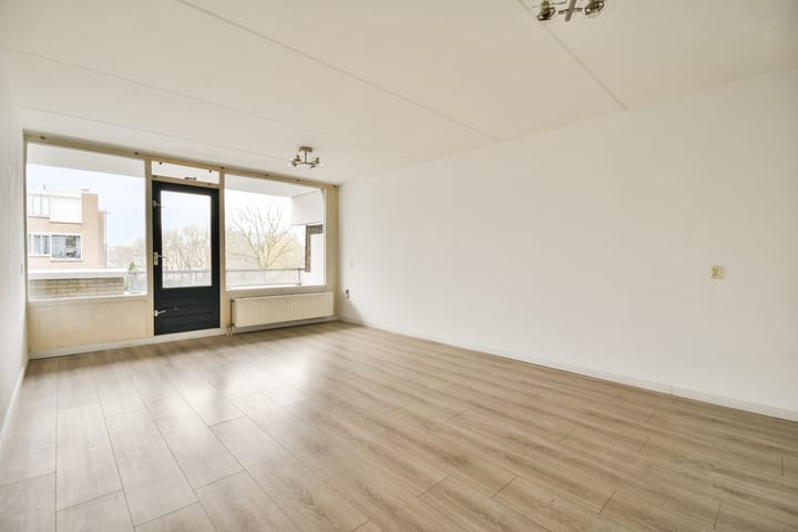 Photo 2 of Schaarsbergenstraat 110