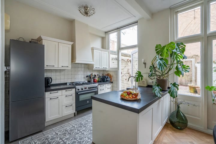 Foto 15 van Maerten Trompstraat 18