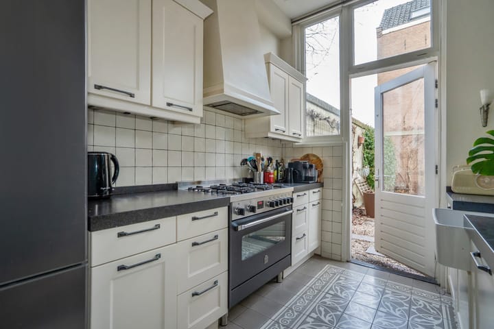 Foto 16 van Maerten Trompstraat 18