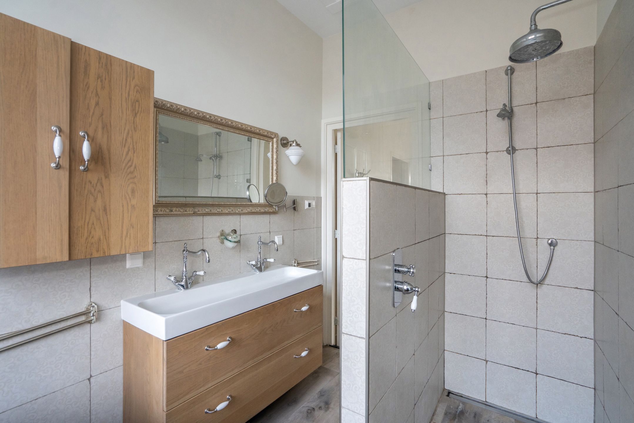 992.jpg?options=width=2160