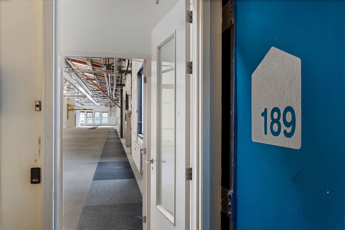 Bekijk foto 3 van Gedempt Hamerkanaal 189