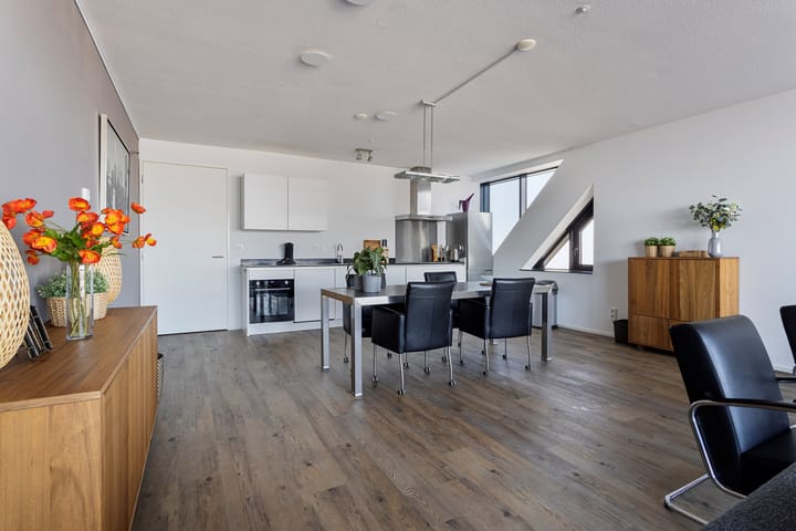 Foto 8 van Anna van Buerenplein 272