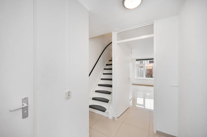 Photo 6 of Johannes Vermeerstraat 155