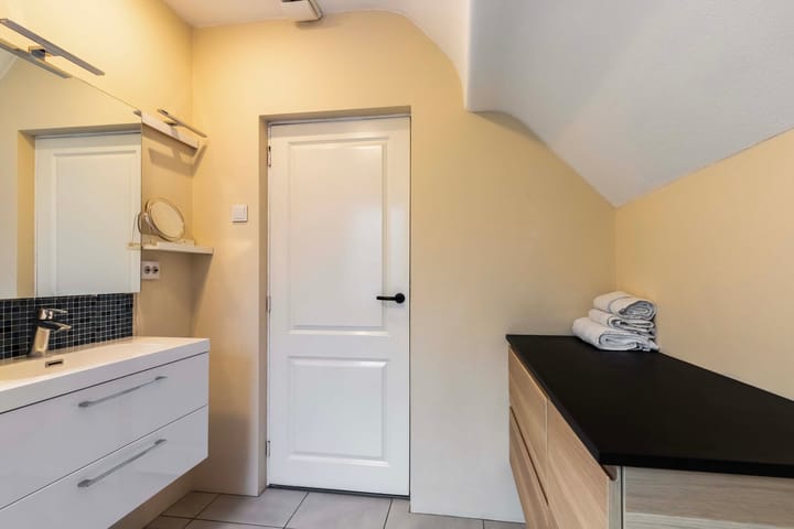 Photo 39 of Jachtlaan 151