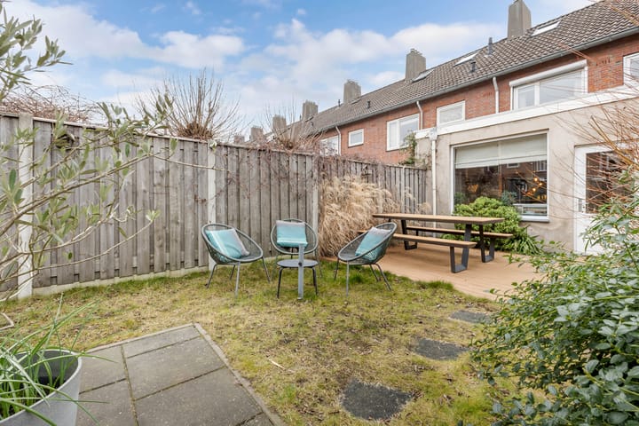 Foto 33 van Pijnboomstraat 63