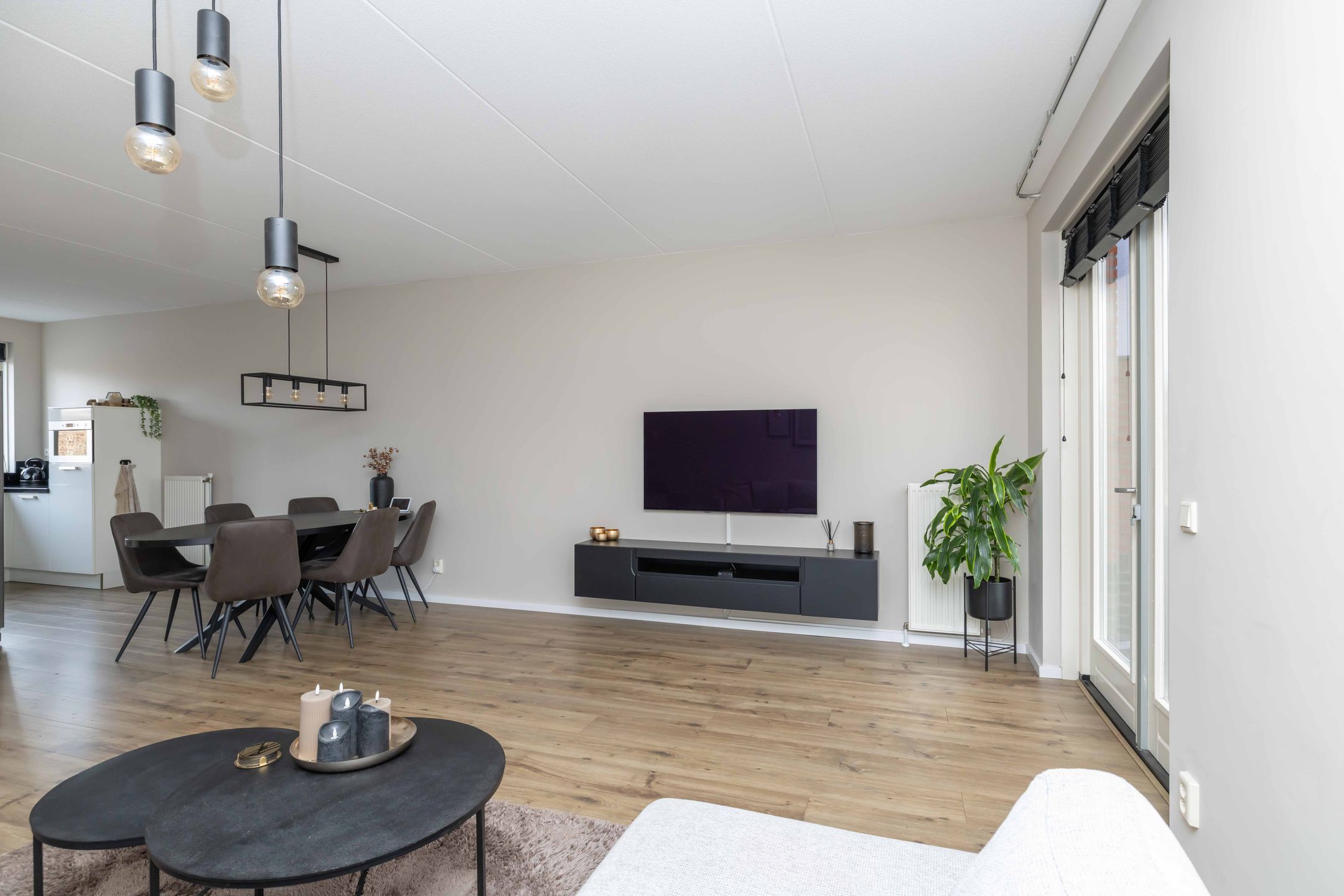 Photo 12 of Koningspage 87