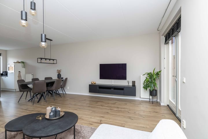 Foto 12 van Koningspage 87