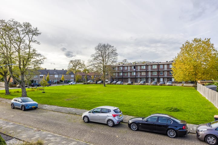 Photo 40 of de Ruyterstraat 10