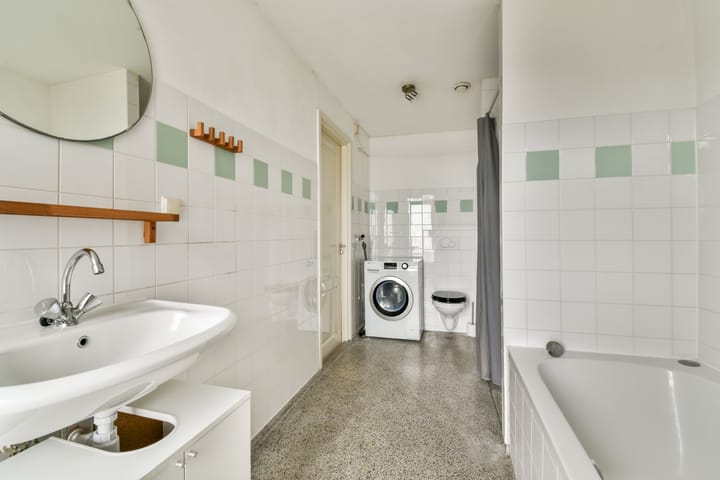 Photo 15 of Willem Leevendstraat 1-2