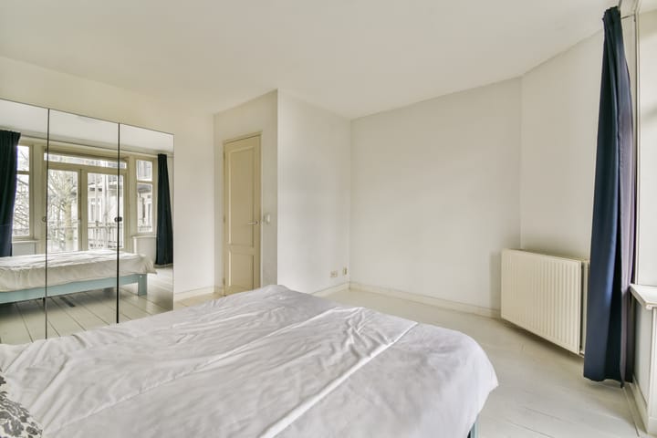 Photo 13 of Willem Leevendstraat 1-2