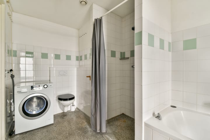 Photo 14 of Willem Leevendstraat 1-2