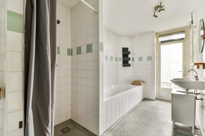 Photo 16 of Willem Leevendstraat 1-2