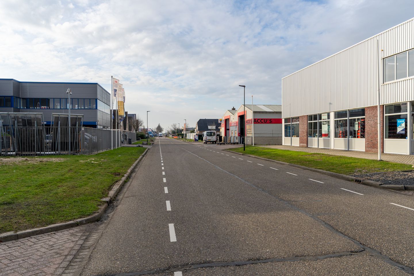 View photo 2 of Leeghwaterstraat 23-A