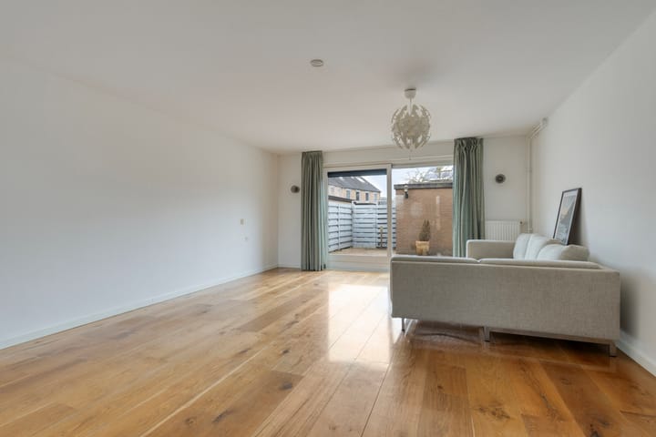 Foto 10 van Regenwulp 14