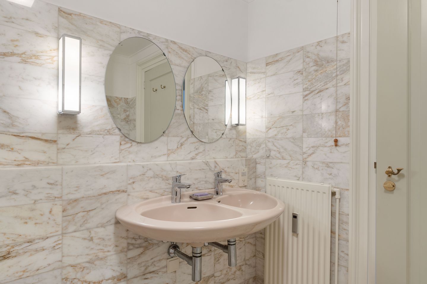 Photo 20 of Utrechtseweg 121-A