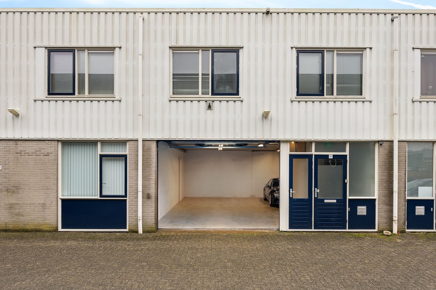 View photo 2 of Witte Paal 245-J