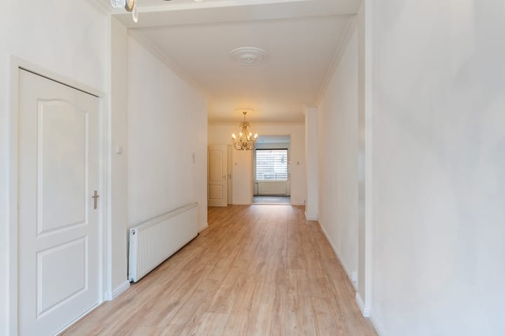 Photo 2 of Brugmanstraat 36-A