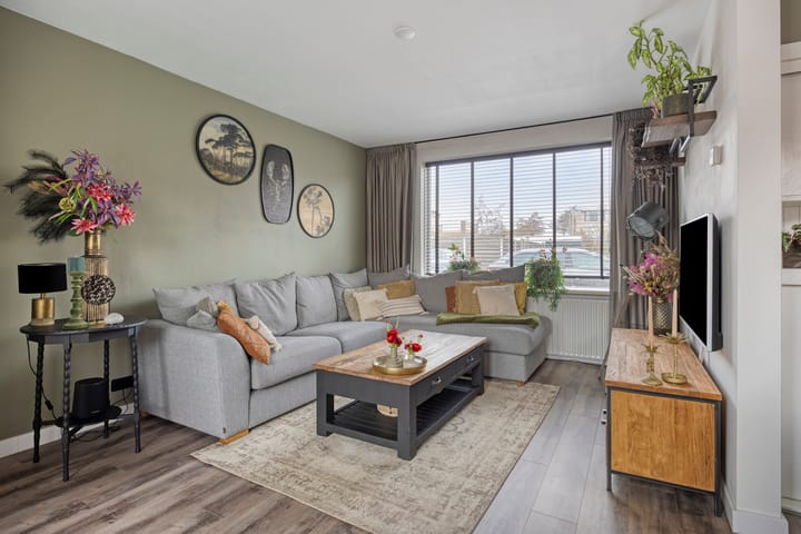 Photo 8 of Julianastraat 17