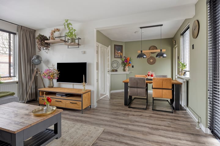 Photo 9 of Julianastraat 17