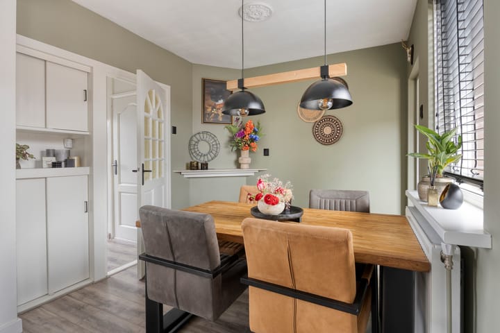 Photo 10 of Julianastraat 17